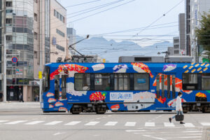 「富山のすし」ラッピング電車